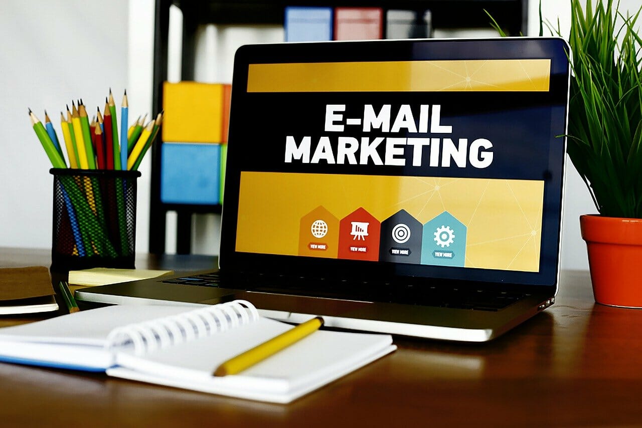email marketing, laptop, desk-5937010.jpg